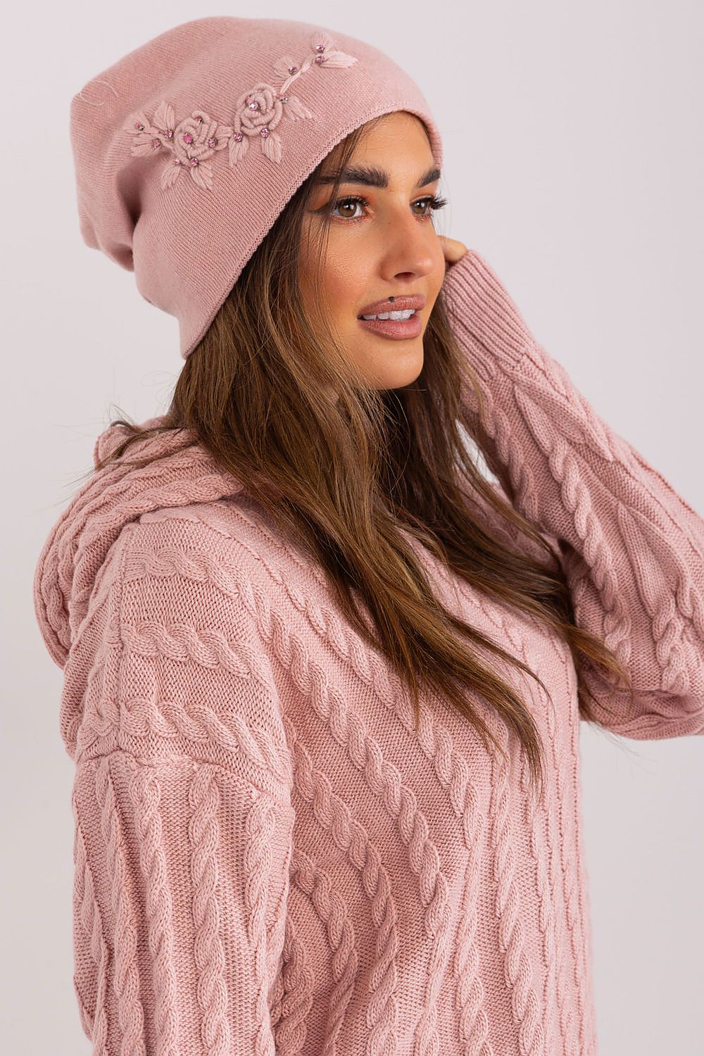 Oppdag vårt utvalg av stilfulle  Cap- AT til dame i ulike størrelser og kvalitetsmaterialer – perfekte til jobb; fritid og alle dager. Rask levering og gode priser hos MS Stylehaven. se mer!