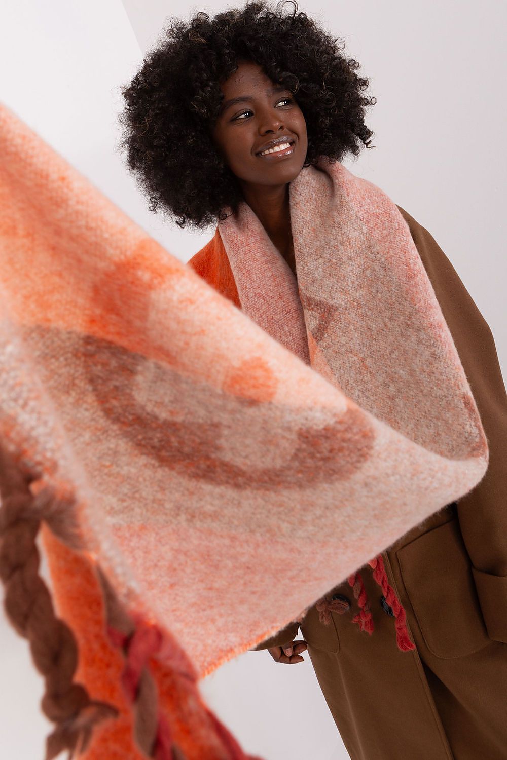 Shawl model 190557 AT