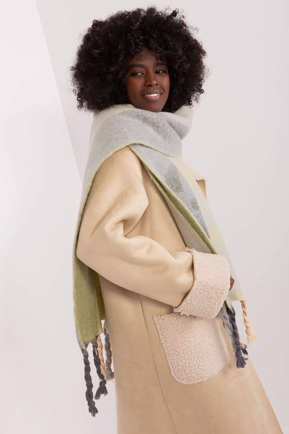 Oppdag vårt utvalg av stilfulle  Sjal - AT til dame i ulike størrelser og kvalitetsmaterialer – perfekte til jobb; fritid og alle dager. Rask levering og gode priser hos MS Stylehaven. se mer!