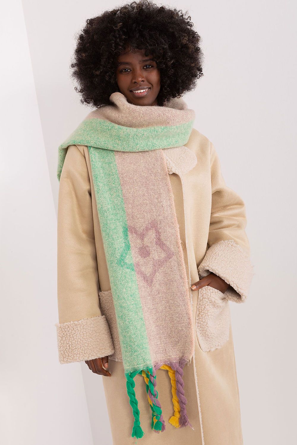 Oppdag vårt utvalg av stilfulle  Sjal - AT til dame i ulike størrelser og kvalitetsmaterialer – perfekte til jobb; fritid og alle dager. Rask levering og gode priser hos MS Stylehaven. se mer!