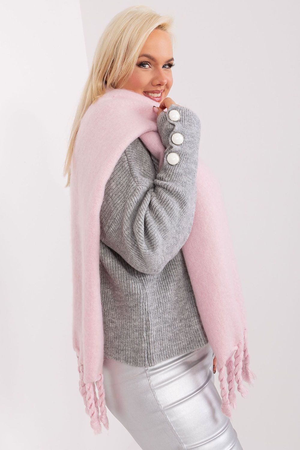 Oppdag vårt utvalg av stilfulle  Sjal - AT til dame i ulike størrelser og kvalitetsmaterialer – perfekte til jobb; fritid og alle dager. Rask levering og gode priser hos MS Stylehaven. se mer!