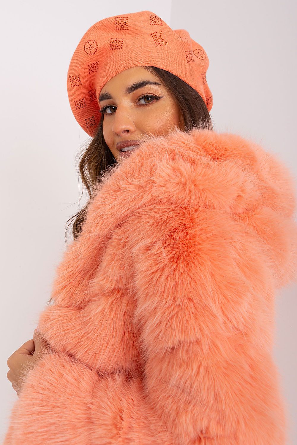 Oppdag vårt utvalg av stilfulle  Beret- AT til dame i ulike størrelser og kvalitetsmaterialer – perfekte til jobb; fritid og alle dager. Rask levering og gode priser hos MS Stylehaven. se mer!