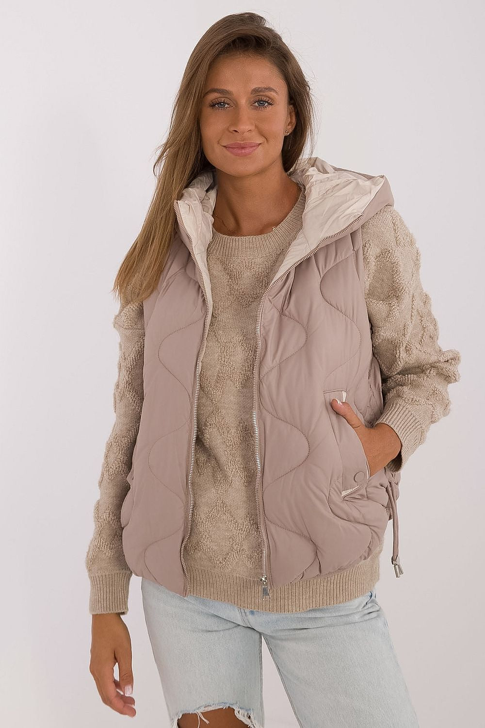 Oppdag vårt utvalg av stilfulle Beige Vest MBM til dame i ulike størrelser og kvalitetsmaterialer – perfekte til jobb; fritid og alle dager. Rask levering og gode priser hos MS Stylehaven. se mer!
