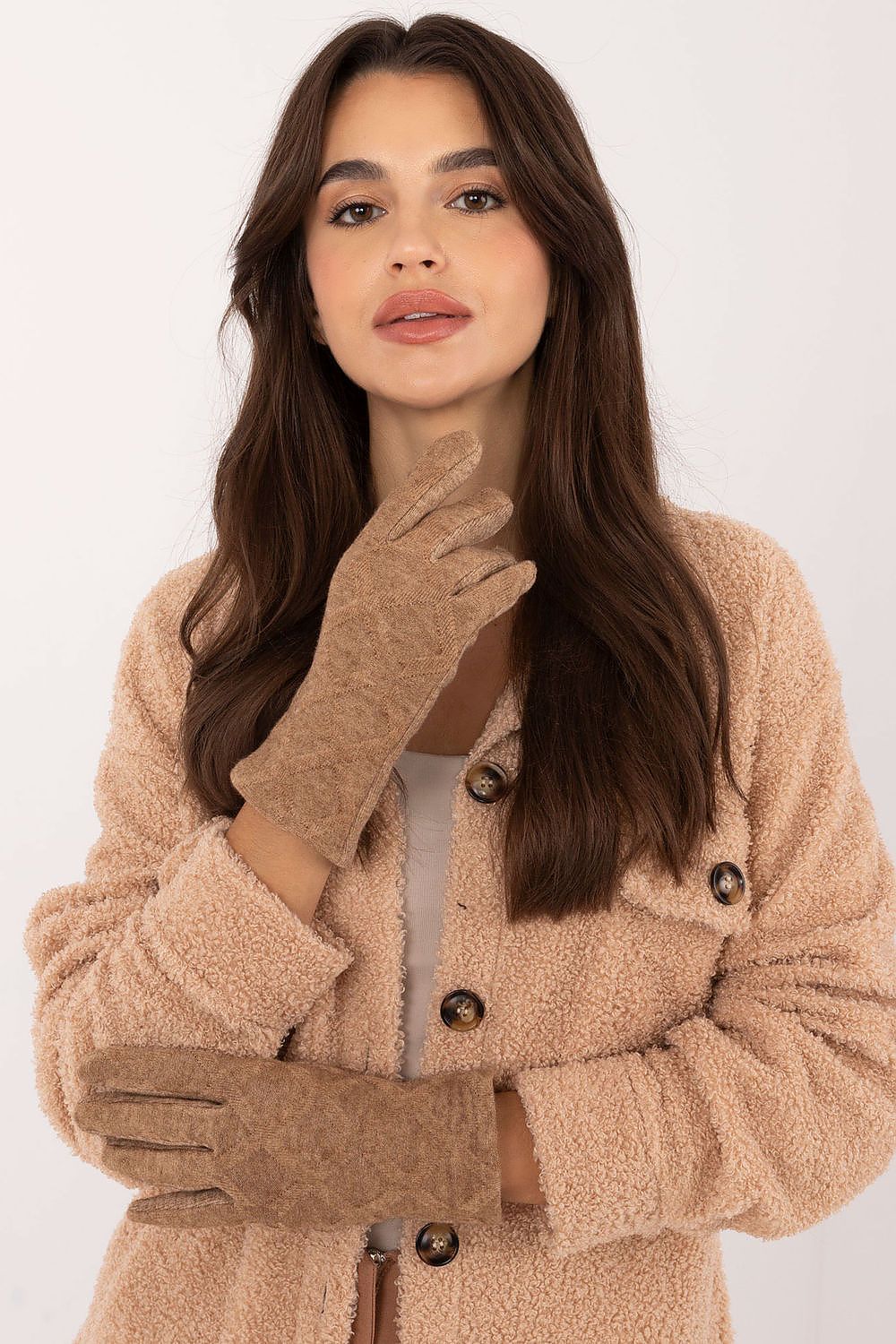 Oppdag vårt utvalg av stilfulle Brun Hansker - AT til dame i ulike størrelser og kvalitetsmaterialer – perfekte til jobb; fritid og alle dager. Rask levering og gode priser hos MS Stylehaven. se mer!