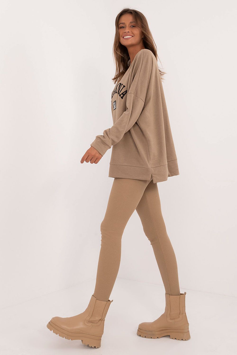 Casual Sett med Lang Sweatshirt og Ribbestrikkede Leggings - FP til dame fra MS StyleHaven, størrelse one-size-fits-all, med long, kjolelengde knee, kjolestil sweater