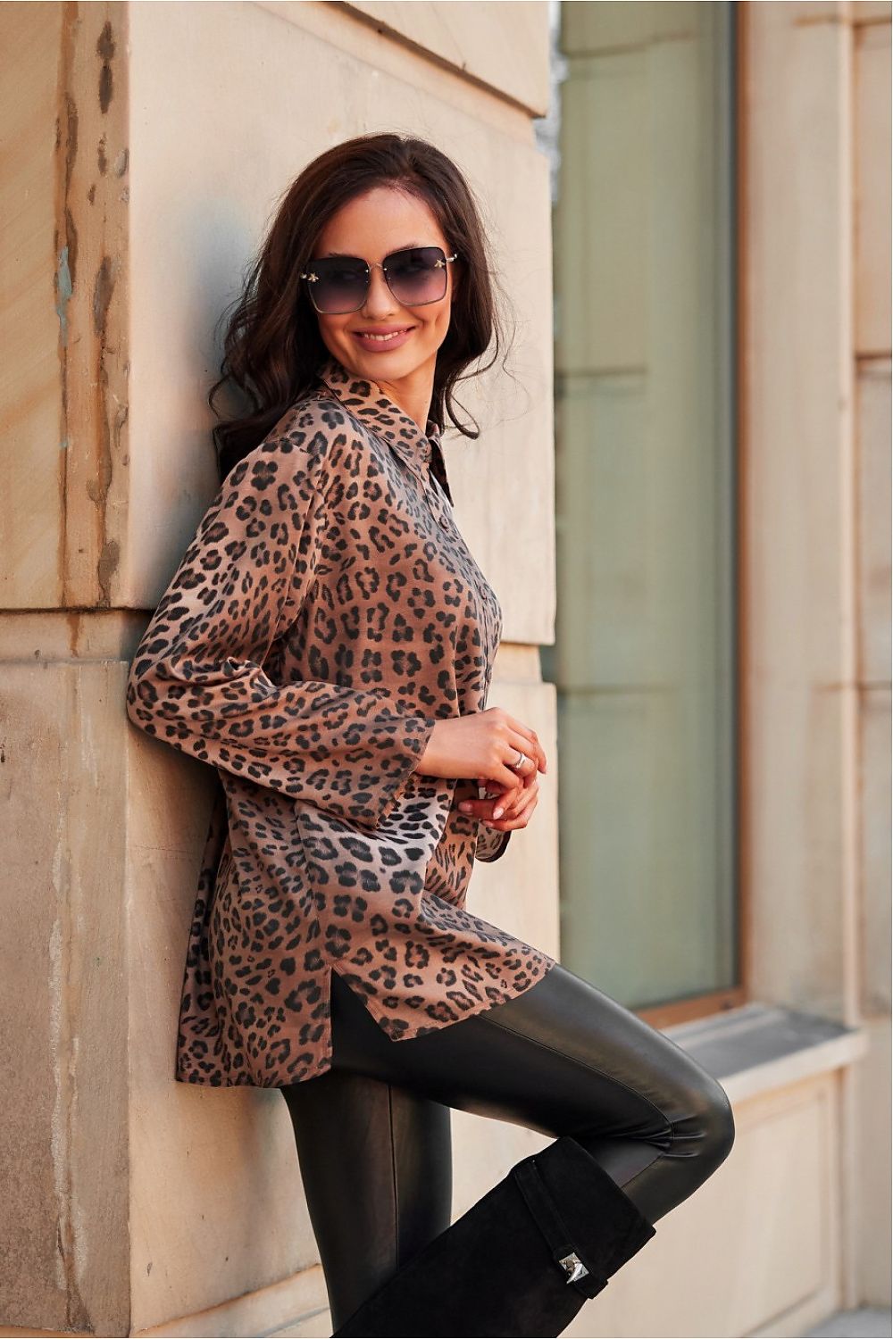 Roco Fashion Larisa Shorte – Mønstret viskoseskjorte med elegante detaljer fra MS StyleHaven, størrelse 38, med long, bukselengde long, kjolelengde midi; knee, kjolestil a-line