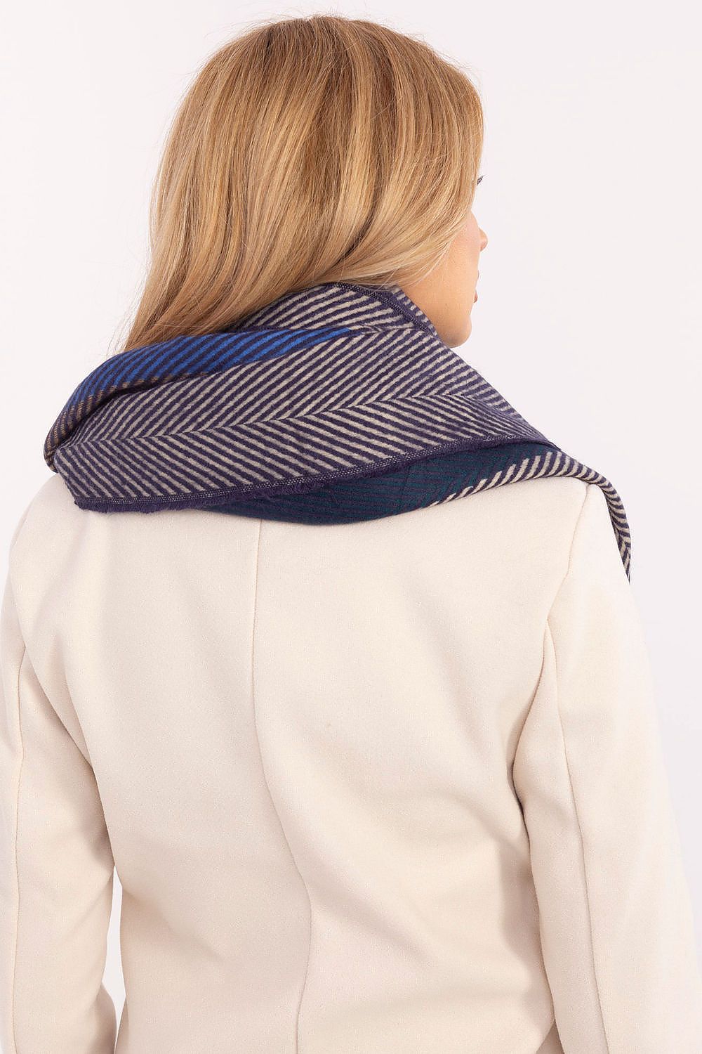 Oppdag vårt utvalg av stilfulle  Sjal - AT til dame i ulike størrelser og kvalitetsmaterialer – perfekte til jobb; fritid og alle dager. Rask levering og gode priser hos MS Stylehaven. se mer!