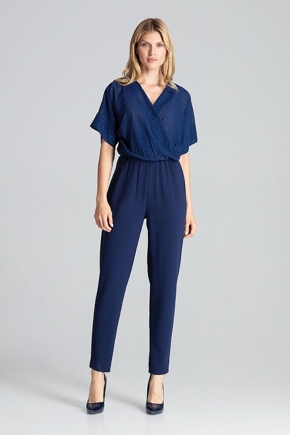 Elegant rød jumpsuit med brokade / Figl til dame fra MS StyleHaven, laget av polyester, farge Grå, størrelse L, med short ermer, perfekt til casual; dress