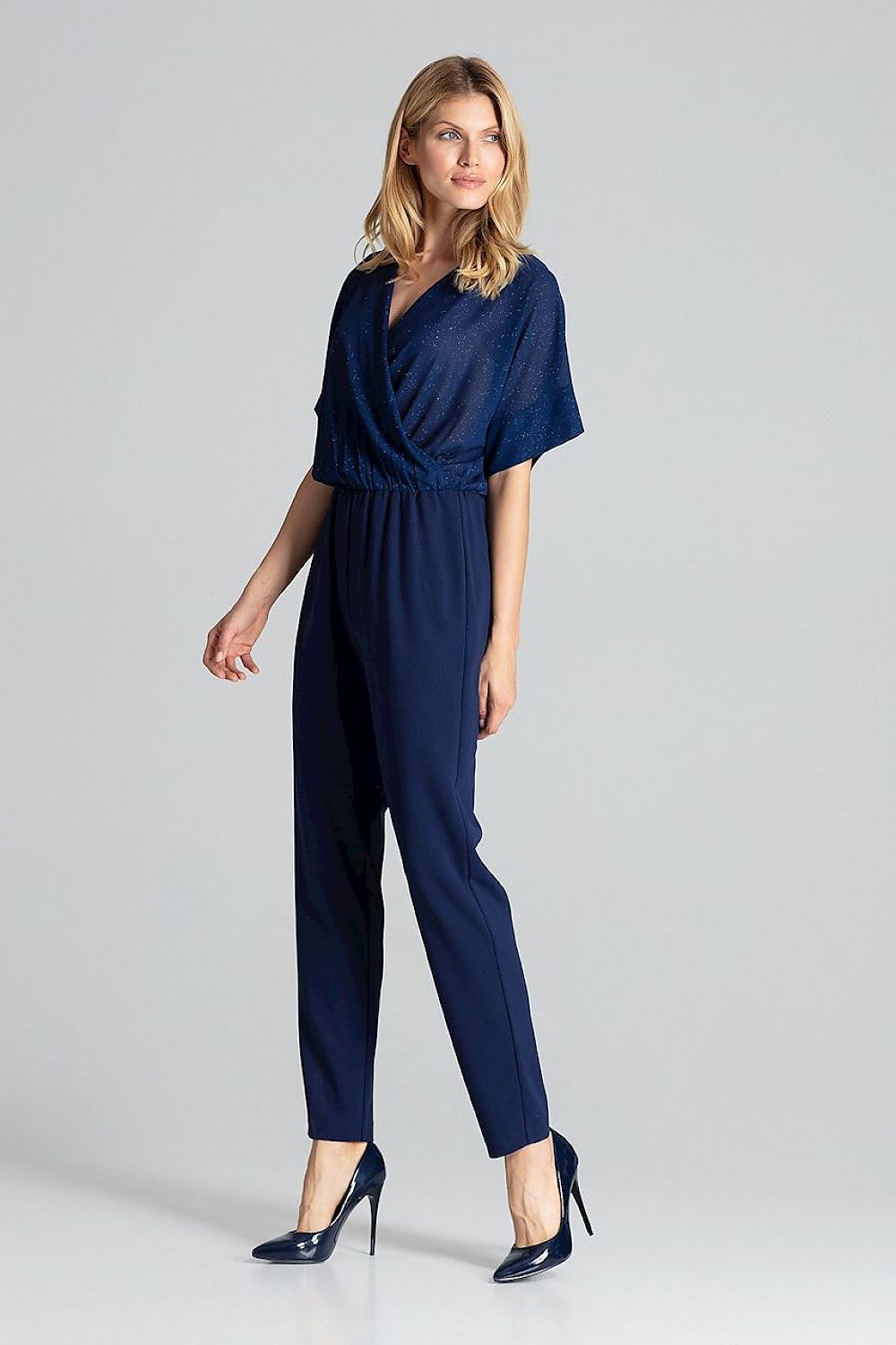 Elegant rød jumpsuit med brokade / Figl til dame fra MS StyleHaven, laget av polyester, farge Grå, størrelse XL, med short ermer, perfekt til casual; dress