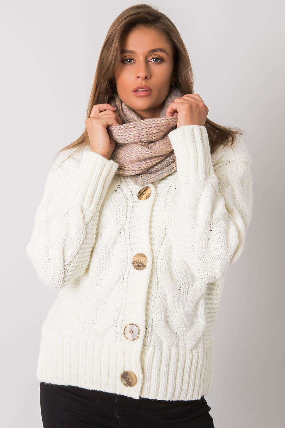 Oppdag vårt utvalg av stilfulle Grå Sjal - AT til dame i ulike størrelser og kvalitetsmaterialer – perfekte til jobb; fritid og alle dager. Rask levering og gode priser hos MS Stylehaven. se mer!