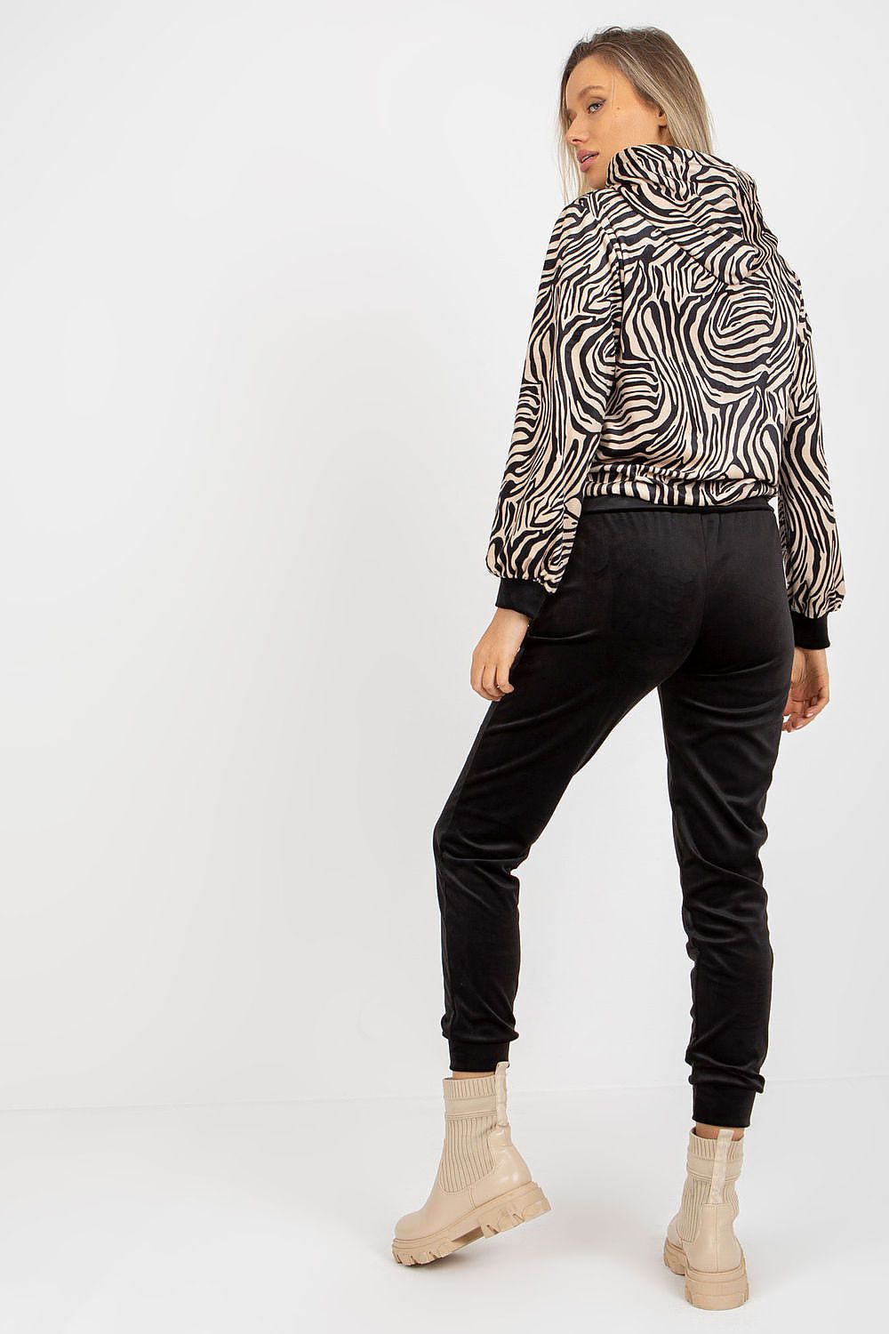 Oppdag vårt utvalg av stilfulle  Sett Rue Paris til dame i ulike størrelser og kvalitetsmaterialer – perfekte til jobb; fritid og alle dager. Rask levering og gode priser hos MS Stylehaven. se mer!