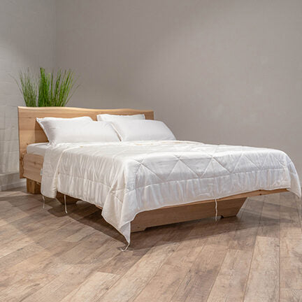 Myk bambusdyne på oppredd seng  100% økologisk bambusdyne for alle årstider  Lett og pustendevinter- sommerdyne i bambus, Varm og behagelig. 100% organic bamboo duvet for all seasons, Breathable bamboo duvet for winter and summer comfort