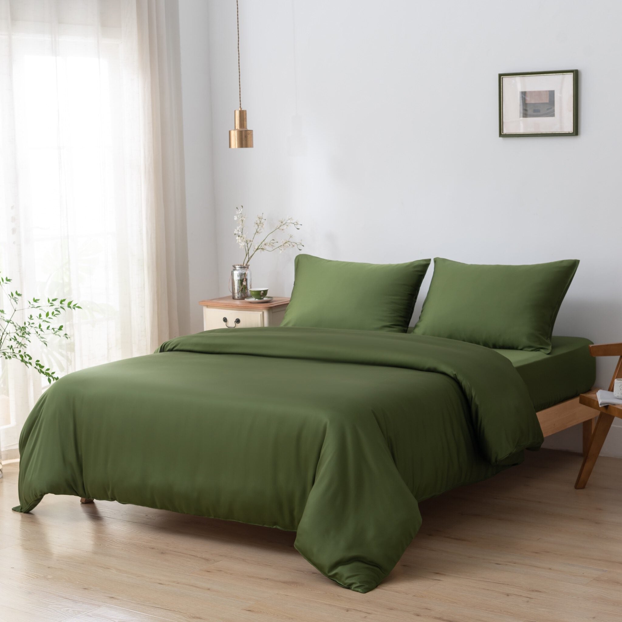 Premium bambus dynetrekk i elegant soverom. 100 % økologisk bambus dynetrekk i myk pastellfarge. Premium bamboo duvet cover set in elegant bedroom. 100% organic bamboo duvet cover in soft pastel color