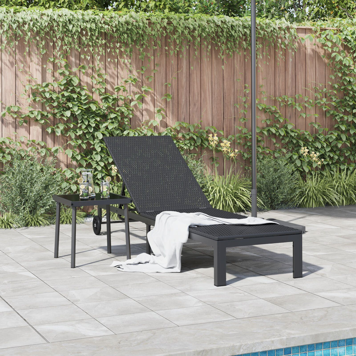 Solseng Med Hjul Svart Poly Rattan