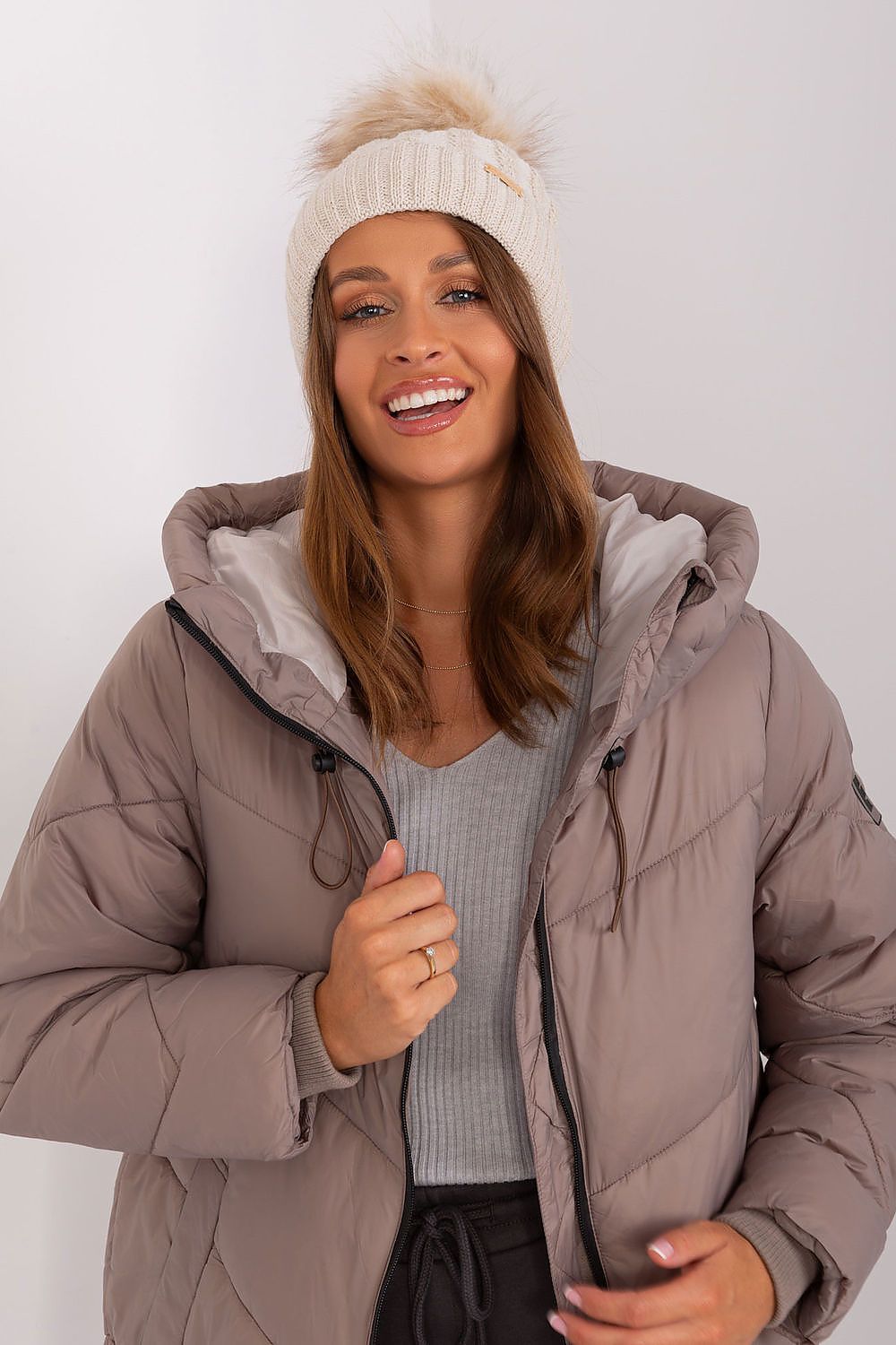 Oppdag vårt utvalg av stilfulle Beige Cap Rue Paris til dame i ulike størrelser og kvalitetsmaterialer - perfekte til jobb, fritid og alle dager. Rask levering og gode priser hos MS Stylehaven. se mer!