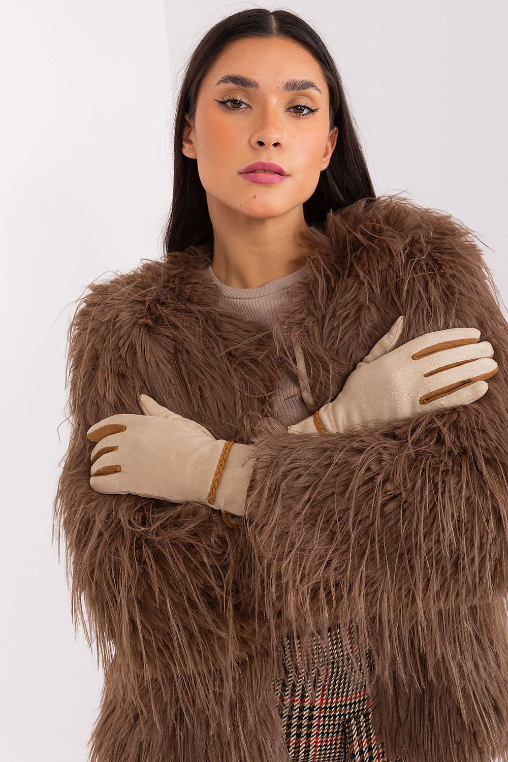 Oppdag vårt utvalg av stilfulle Beige Hansker AT til dame i ulike størrelser og kvalitetsmaterialer – perfekte til jobb, fritid og alle dager. Rask levering og gode priser hos MS Stylehaven. se mer!