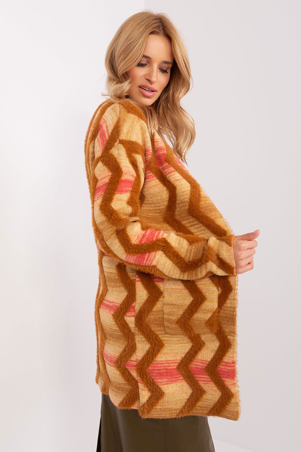 Oppdag vårt utvalg av stilfulle Blå Cardigan – AT til dame i ulike størrelser og kvalitetsmaterialer – perfekte til jobb; fritid og alle dager. Rask levering og gode priser hos MS Stylehaven. se mer!