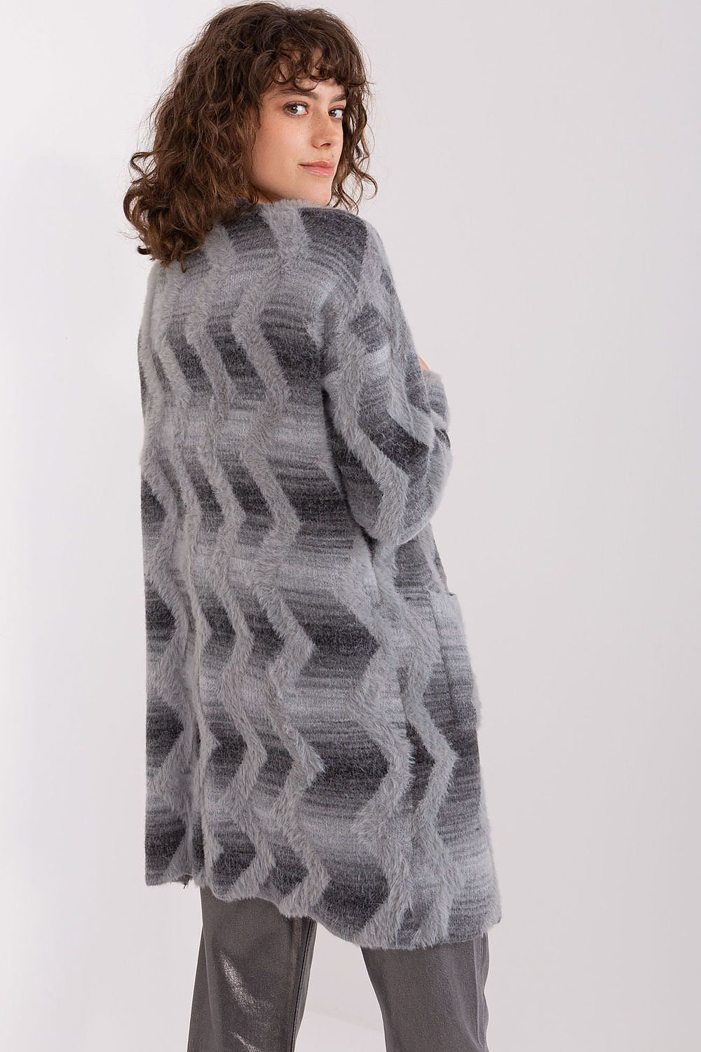 Oppdag vårt utvalg av stilfulle  Cardigan – AT til dame i ulike størrelser og kvalitetsmaterialer – perfekte til jobb; fritid og alle dager. Rask levering og gode priser hos MS Stylehaven. se mer!