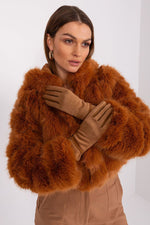 Oppdag vårt utvalg av stilfulle Svart Hansker AT til dame i ulike størrelser og kvalitetsmaterialer – perfekte til jobb, fritid og alle dager. Rask levering og gode priser hos MS Stylehaven. se mer!