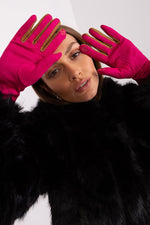 Oppdag vårt utvalg av stilfulle Beige 3 Hansker AT til dame i ulike størrelser og kvalitetsmaterialer – perfekte til jobb, fritid og alle dager. Rask levering og gode priser hos MS Stylehaven. se mer!