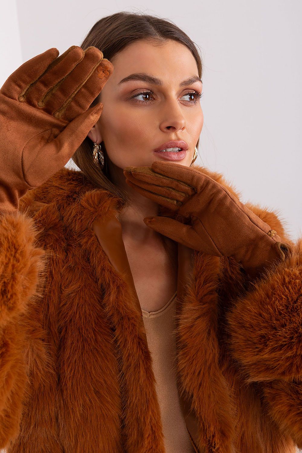 Oppdag vårt utvalg av stilfulle  Hansker AT til dame i ulike størrelser og kvalitetsmaterialer – perfekte til jobb, fritid og alle dager. Rask levering og gode priser hos MS Stylehaven. se mer!