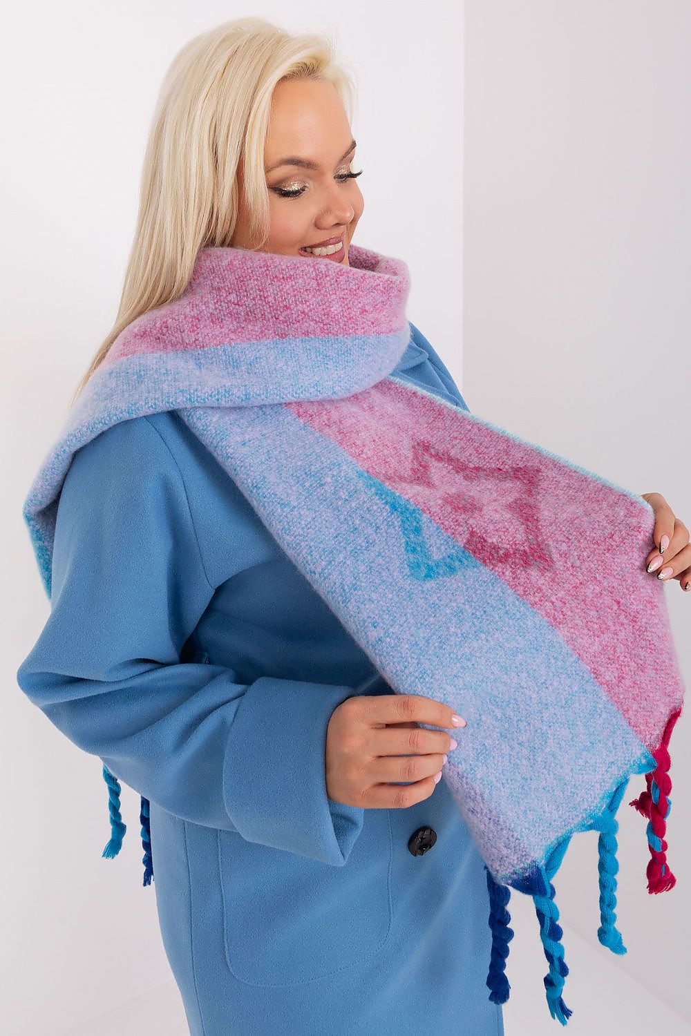 Oppdag vårt utvalg av stilfulle  Sjal - AT til dame i ulike størrelser og kvalitetsmaterialer – perfekte til jobb; fritid og alle dager. Rask levering og gode priser hos MS Stylehaven. se mer!