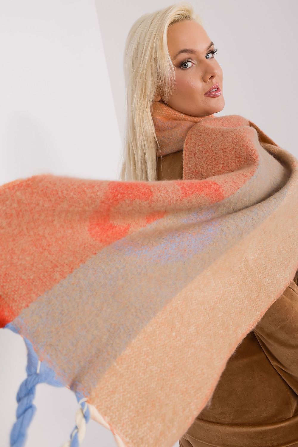 Oppdag vårt utvalg av stilfulle  Sjal - AT til dame i ulike størrelser og kvalitetsmaterialer – perfekte til jobb; fritid og alle dager. Rask levering og gode priser hos MS Stylehaven. se mer!