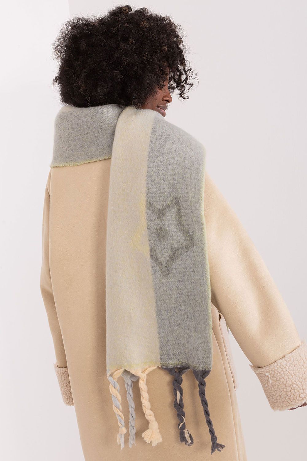 Oppdag vårt utvalg av stilfulle  Sjal - AT til dame i ulike størrelser og kvalitetsmaterialer – perfekte til jobb; fritid og alle dager. Rask levering og gode priser hos MS Stylehaven. se mer!