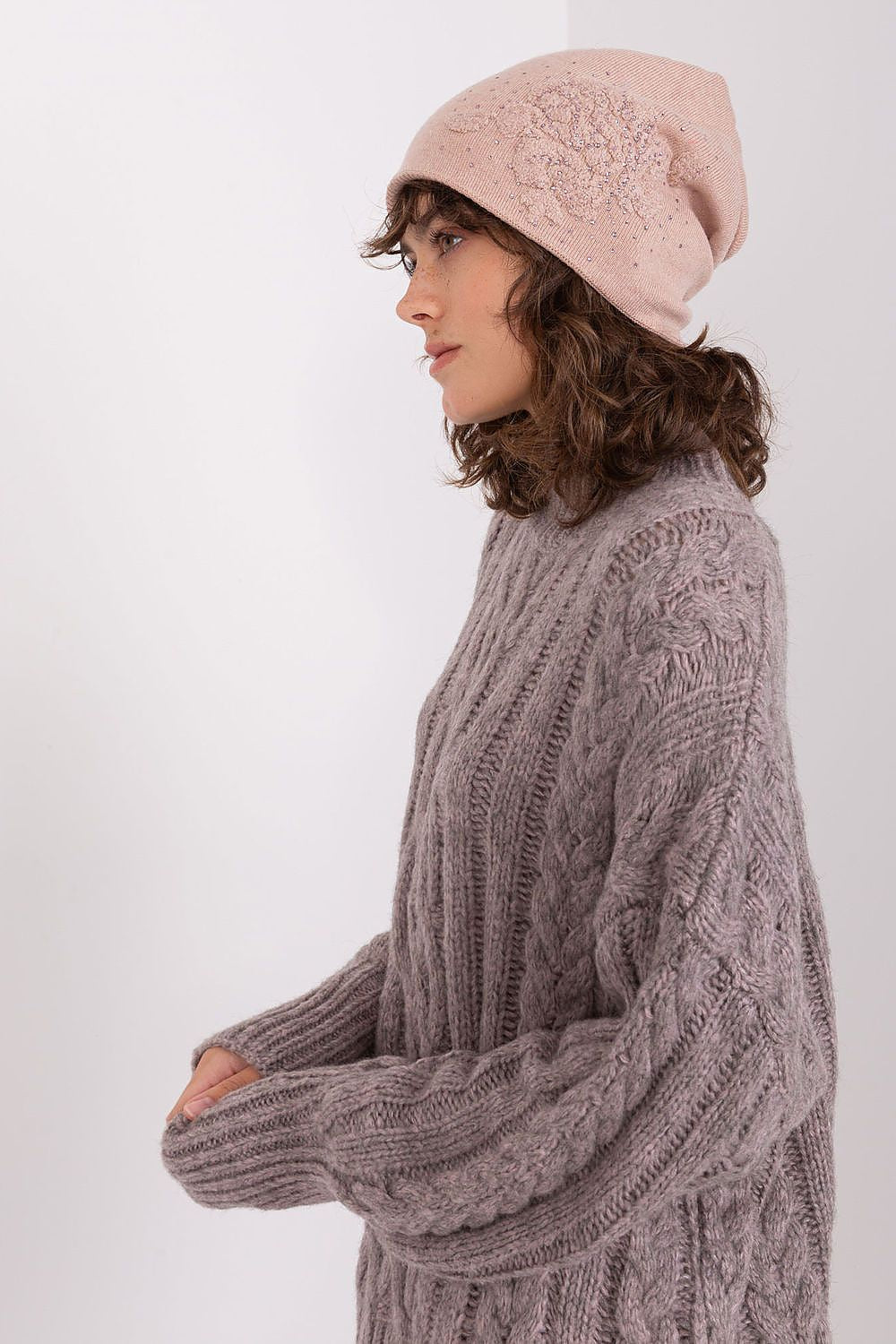 Oppdag vårt utvalg av stilfulle Grå 2 Cap AT til dame i ulike størrelser og kvalitetsmaterialer - perfekte til jobb, fritid og alle dager. Rask levering og gode priser hos MS Stylehaven. se mer!