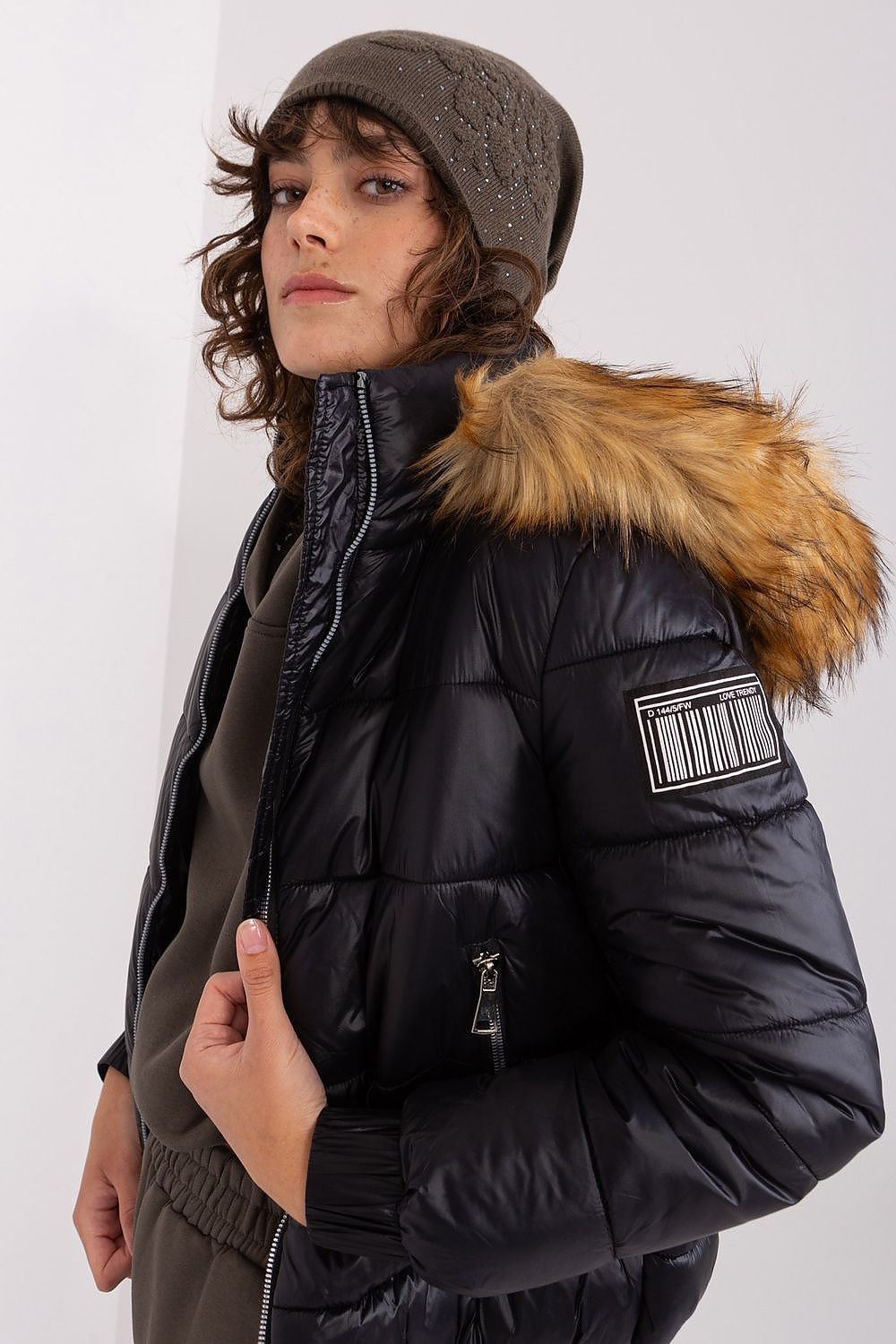 Oppdag vårt utvalg av stilfulle Beige Cap AT til dame i ulike størrelser og kvalitetsmaterialer - perfekte til jobb, fritid og alle dager. Rask levering og gode priser hos MS Stylehaven. se mer!