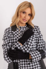 Oppdag vårt utvalg av stilfulle Grå Hansker AT til dame i ulike størrelser og kvalitetsmaterialer – perfekte til jobb, fritid og alle dager. Rask levering og gode priser hos MS Stylehaven. se mer!