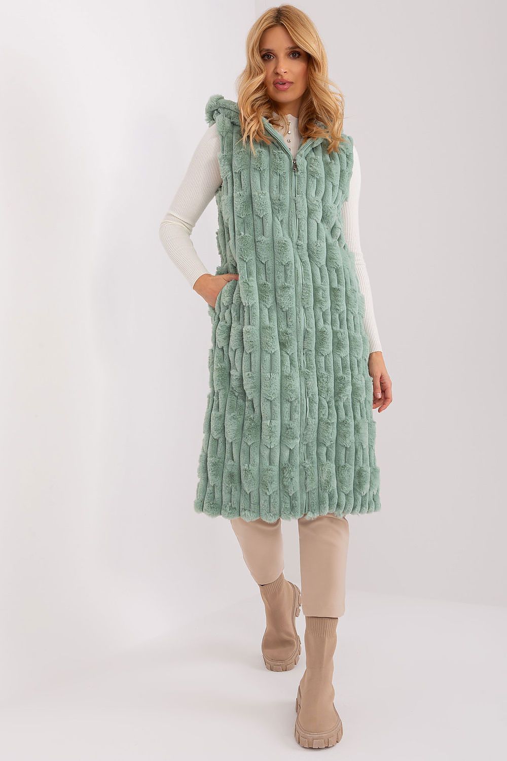 Oppdag vårt utvalg av stilfulle Grønn Vest - AT til dame i ulike størrelser og kvalitetsmaterialer – perfekte til jobb; fritid og alle dager. Rask levering og gode priser hos MS Stylehaven. se mer!