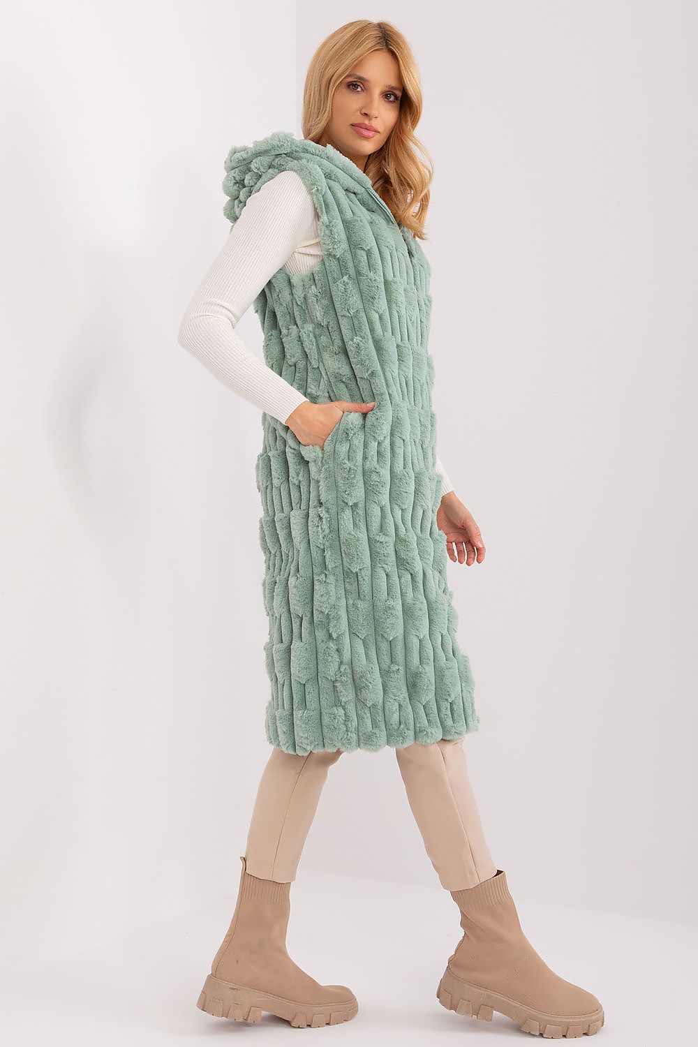 Oppdag vårt utvalg av stilfulle Grønn Vest - AT til dame i ulike størrelser og kvalitetsmaterialer – perfekte til jobb; fritid og alle dager. Rask levering og gode priser hos MS Stylehaven. se mer!