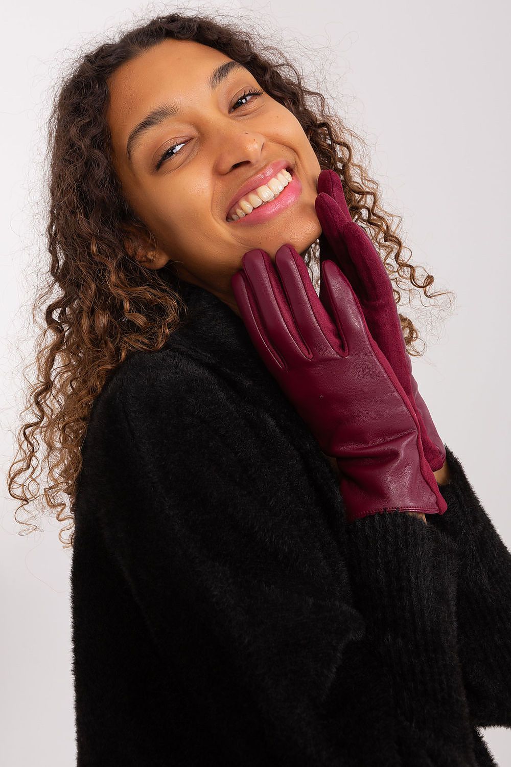 Oppdag vårt utvalg av stilfulle  Hansker - AT til dame i ulike størrelser og kvalitetsmaterialer – perfekte til jobb; fritid og alle dager. Rask levering og gode priser hos MS Stylehaven. se mer!