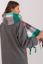 Oppdag vårt utvalg av stilfulle Svart 2 Sjal AT til dame i ulike størrelser og kvalitetsmaterialer – perfekte til jobb, fritid og alle dager. Rask levering og gode priser hos MS Stylehaven. se mer!