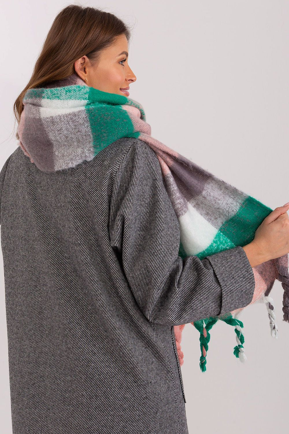 Oppdag vårt utvalg av stilfulle Svart 2 Sjal AT til dame i ulike størrelser og kvalitetsmaterialer – perfekte til jobb, fritid og alle dager. Rask levering og gode priser hos MS Stylehaven. se mer!