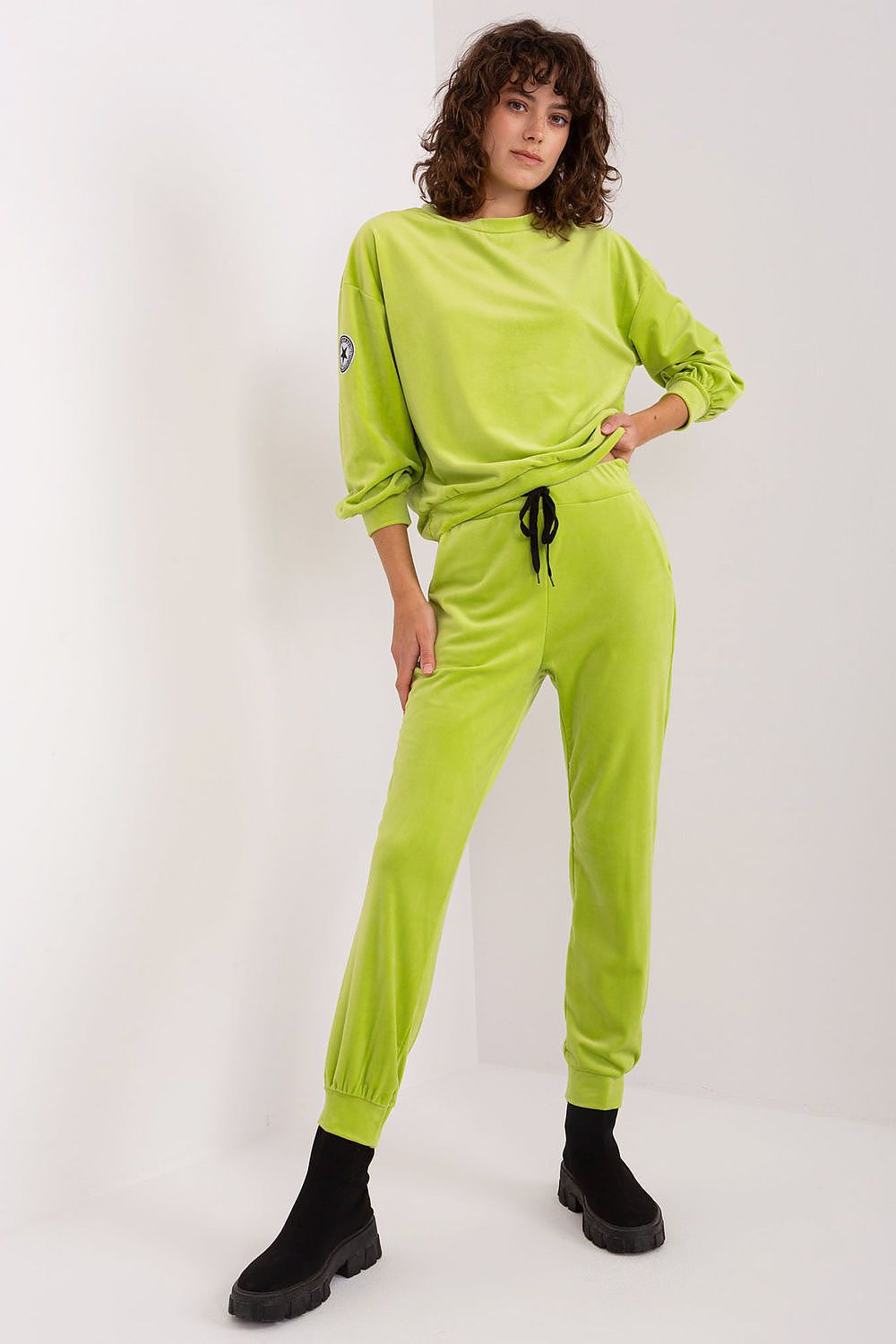 Oppdag vårt utvalg av stilfulle  Sett Italia Moda til dame i ulike størrelser og kvalitetsmaterialer – perfekte til jobb, fritid og alle dager. Rask levering og gode priser hos MS Stylehaven. se mer!