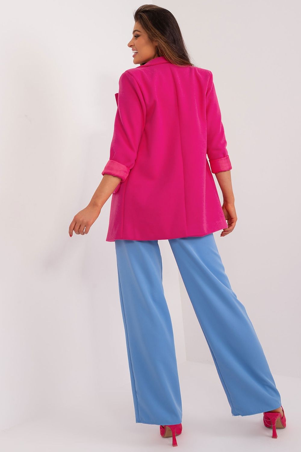 Oppdag vårt utvalg av stilfulle  Jakke Italia Moda til dame i ulike størrelser og kvalitetsmaterialer – perfekte til jobb, fritid og alle dager. Rask levering og gode priser hos MS Stylehaven. se mer!