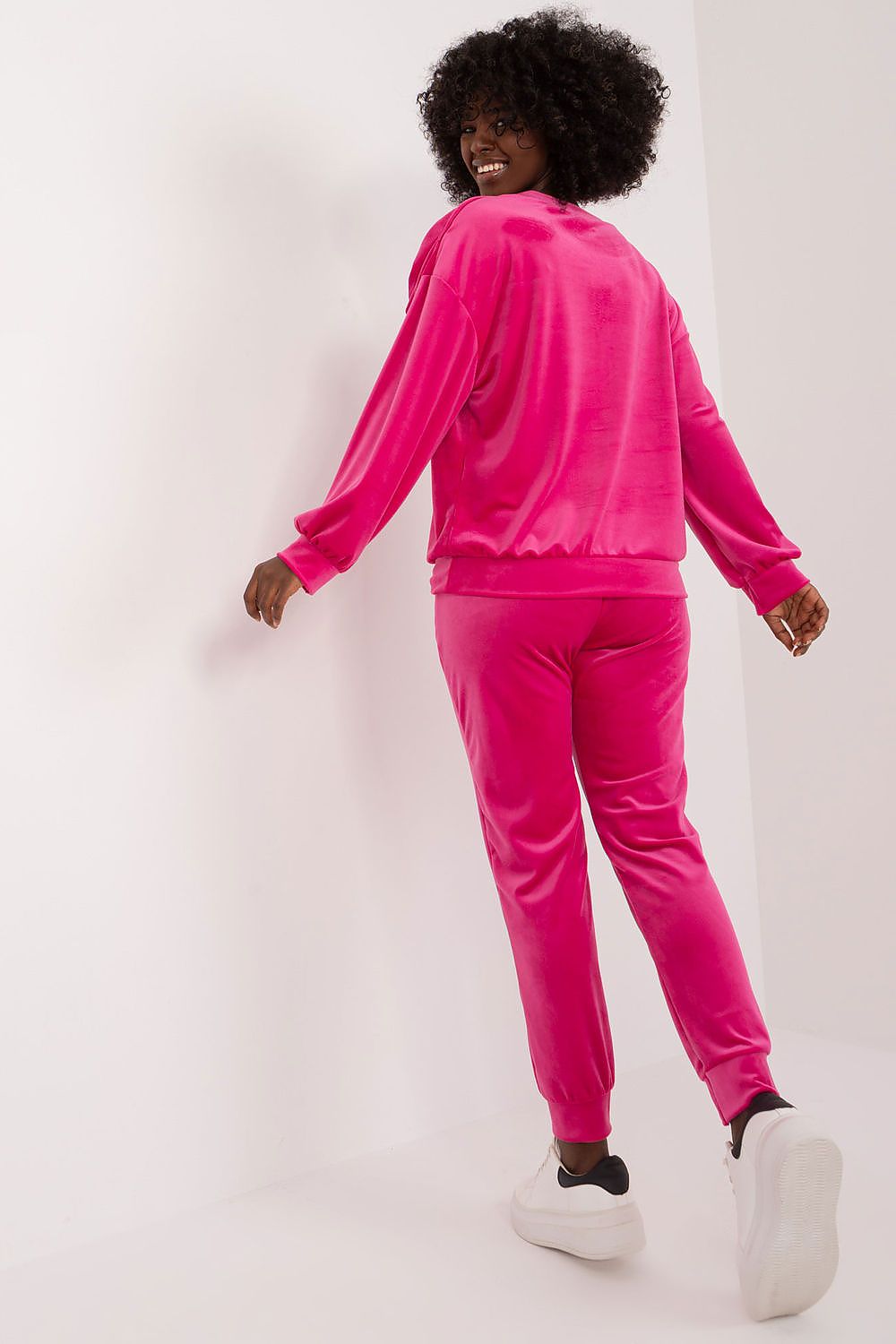 Oppdag vårt utvalg av stilfulle Rosa 2 Sett Italia Moda til dame i ulike størrelser og kvalitetsmaterialer – perfekte til jobb, fritid og alle dager. Rask levering og gode priser hos MS Stylehaven. se mer!