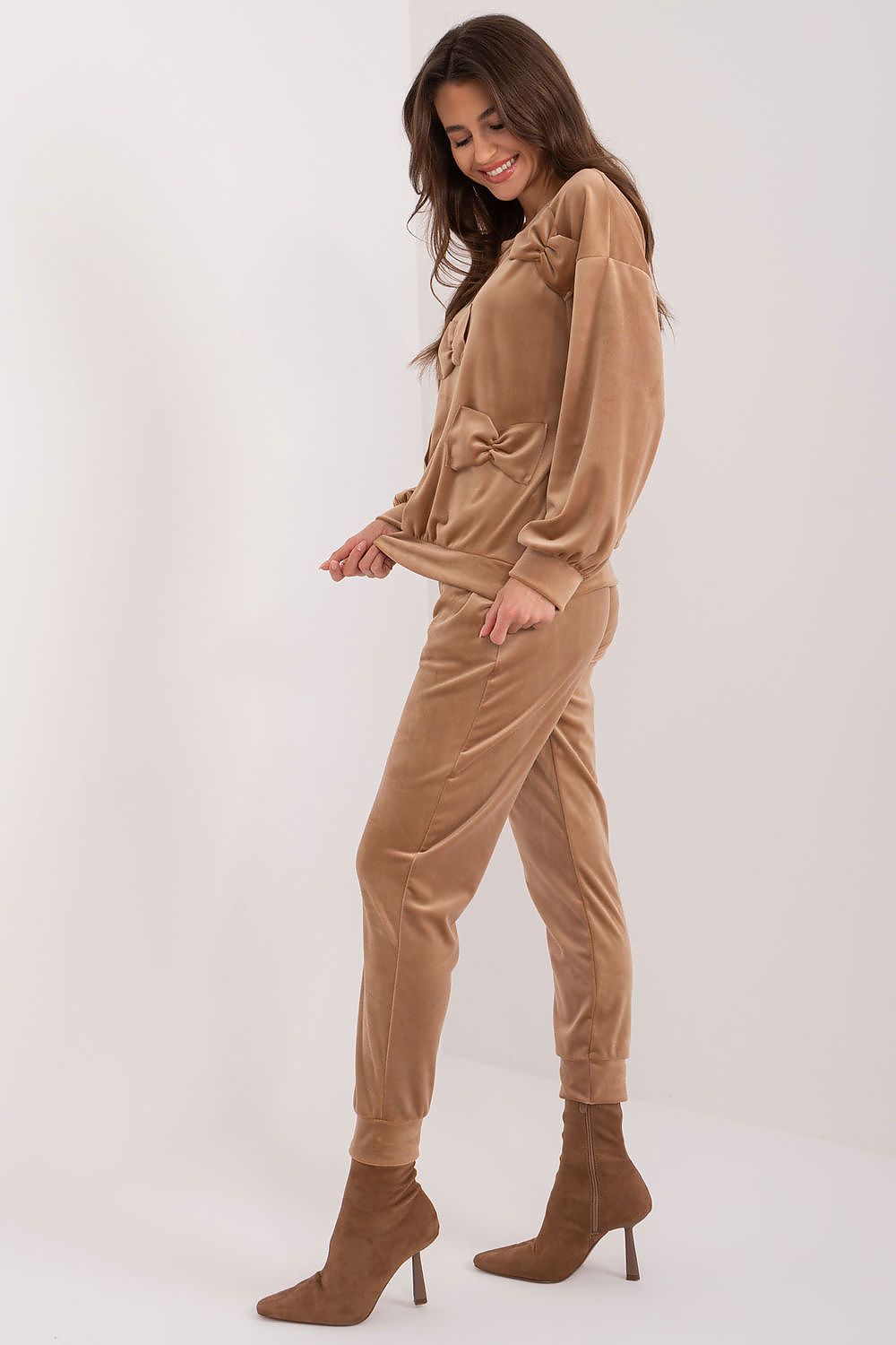 Oppdag vårt utvalg av stilfulle Rosa 3 Sett Italia Moda til dame i ulike størrelser og kvalitetsmaterialer – perfekte til jobb, fritid og alle dager. Rask levering og gode priser hos MS Stylehaven. se mer!