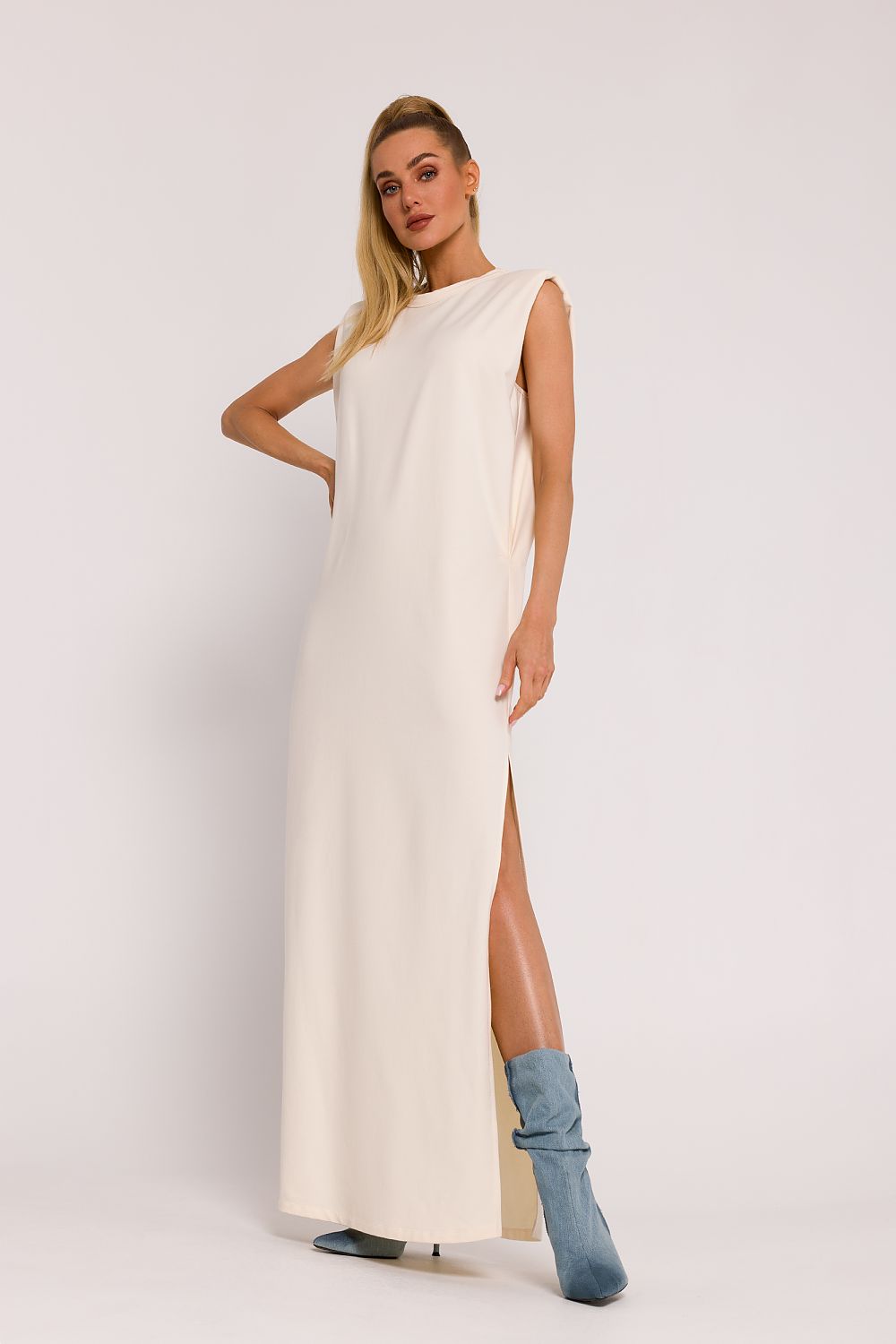 Strikket maxikjole med skulderputer - Moe til dame fra MS StyleHaven, laget av Bomull, farge beige, størrelse s, med sleeveless ermer, maxi lengde, kjolestil sheath, perfekt til dress