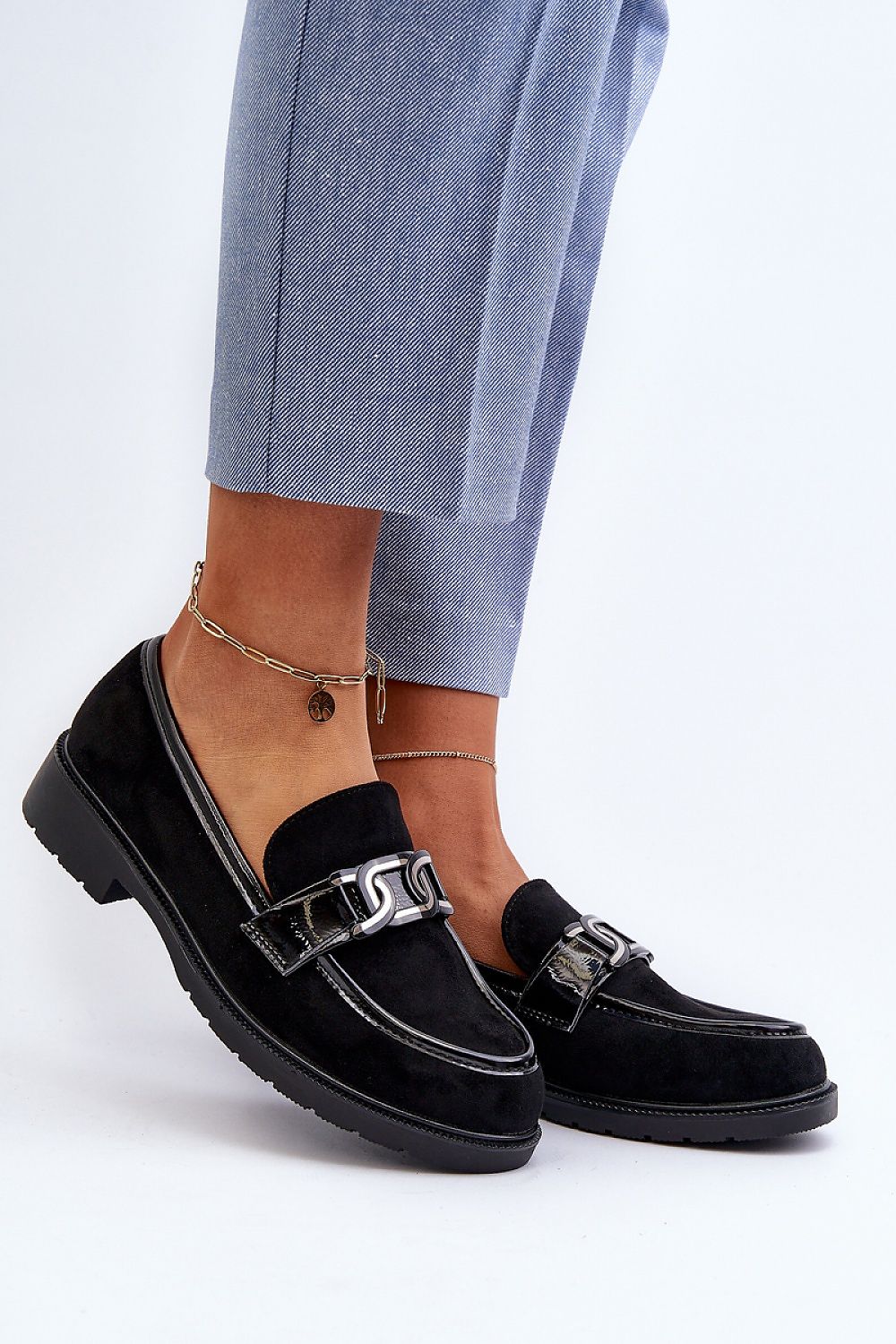 Mocassin Step in Style til dame fra MS StyleHaven, laget av polyester, med detaljer i suede; faux-leather, farge Svart, størrelse 36, med long ermer, hælhøyde low, skostørrelse 36; 37; 38; 39; 40; 41, perfekt til casual; dress