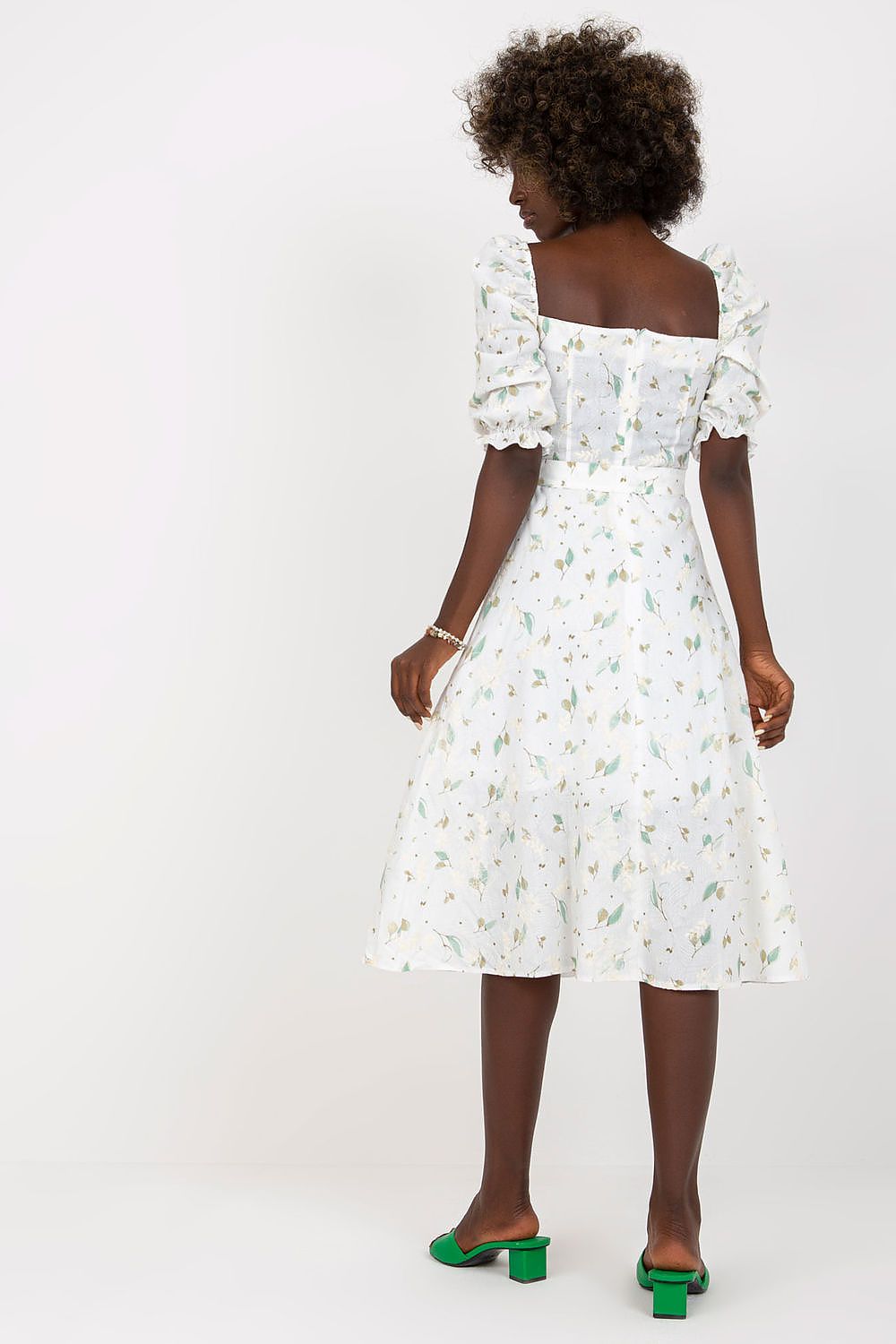 Summer Daydress by Lakerta – luftig og feminin sommerkjole til dame fra MS StyleHaven, laget av Bomull, farge Grønn, størrelse 38, med short; 3-4 ermer, perfekt til casual; dress