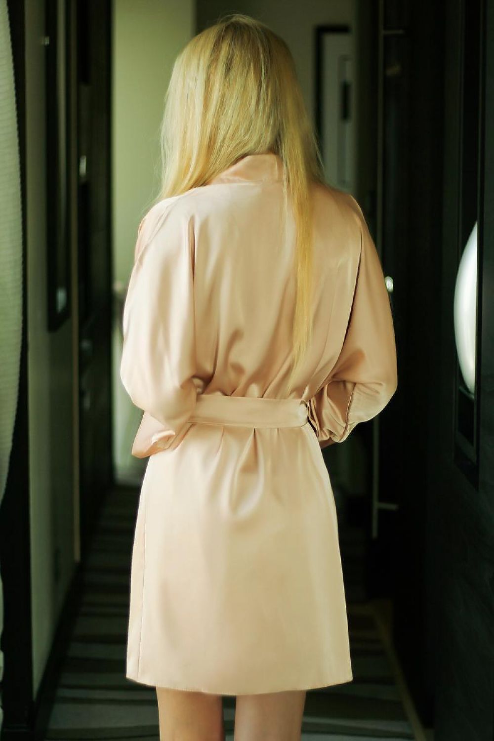 Versa Elegance sateng badekåpe - Kalimo til dame fra MS StyleHaven, laget av polyester; Elastan, farge beige, størrelse L, med long; 3-4 ermer, perfekt til casual; dress
