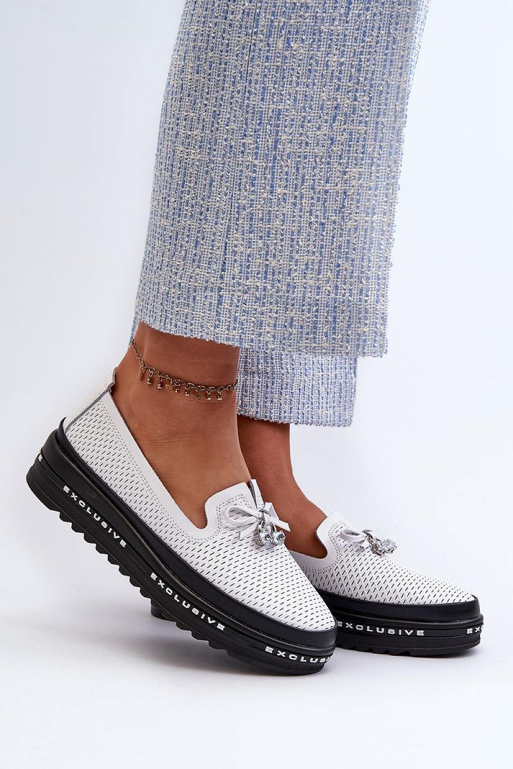 Mocassin Step in Style til dame fra MS StyleHaven, laget av polyester, med detaljer i leather, farge Hvit, størrelse 36, med 45720 ermer, hælhøyde low, skostørrelse 36; 37; 38; 39; 40; 41, perfekt til casual; dress