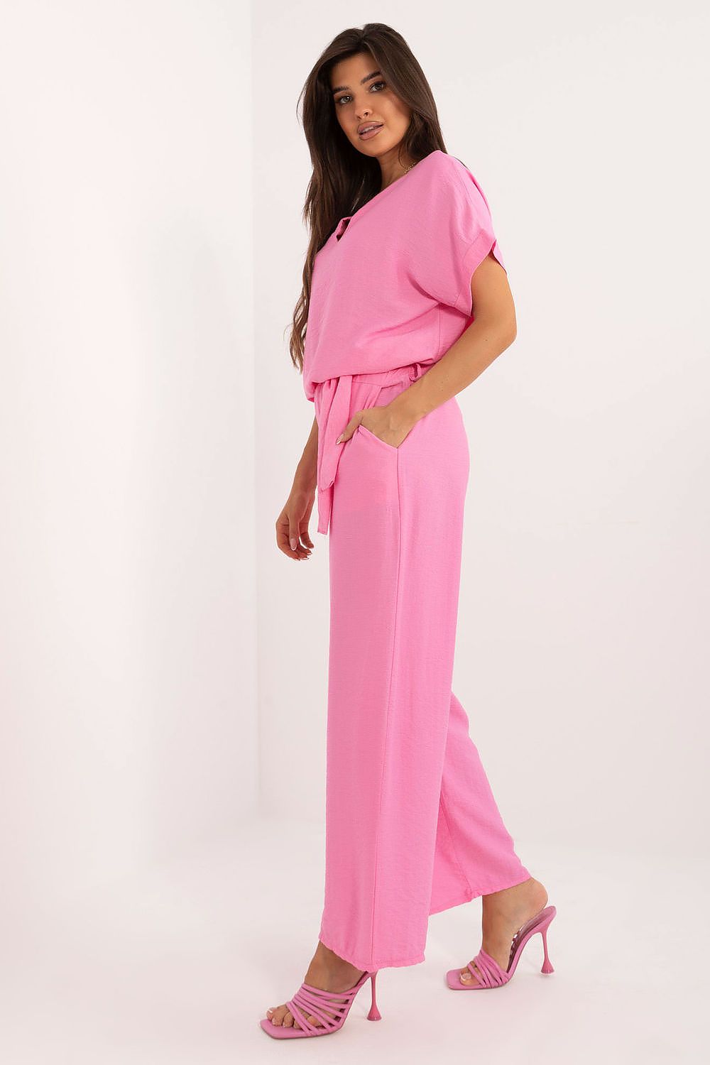 Oppdag vårt utvalg av stilfulle Blå Sett Italia Moda til dame i ulike størrelser og kvalitetsmaterialer – perfekte til jobb, fritid og alle dager. Rask levering og gode priser hos MS Stylehaven. se mer!