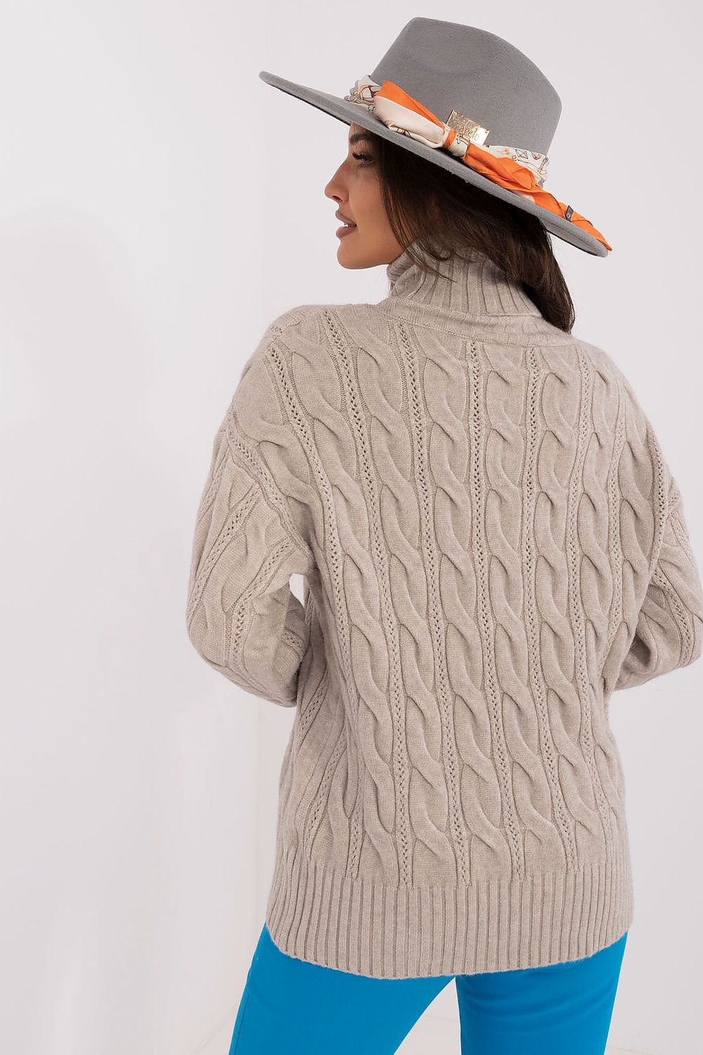 Oppdag vårt utvalg av stilfulle Blå 2 Høyhalset krage AT til dame i ulike størrelser og kvalitetsmaterialer – perfekte til jobb, fritid og alle dager. Rask levering og gode priser hos MS Stylehaven. se mer!