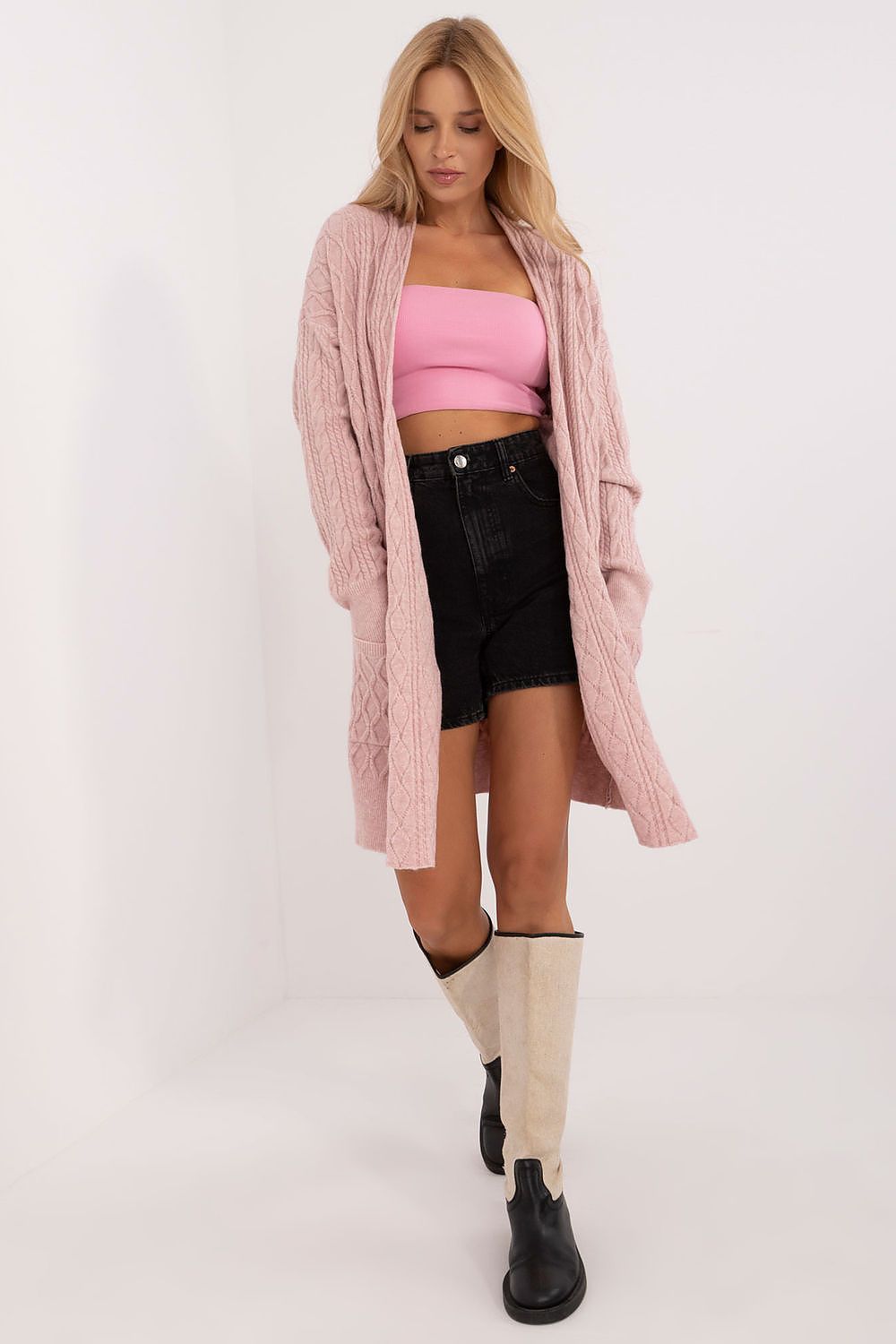 Oppdag vårt utvalg av stilfulle Rosa Cardigan - AT til dame i ulike størrelser og kvalitetsmaterialer - perfekte til jobb; fritid og alle dager. Rask levering og gode priser hos MS Stylehaven. se mer!