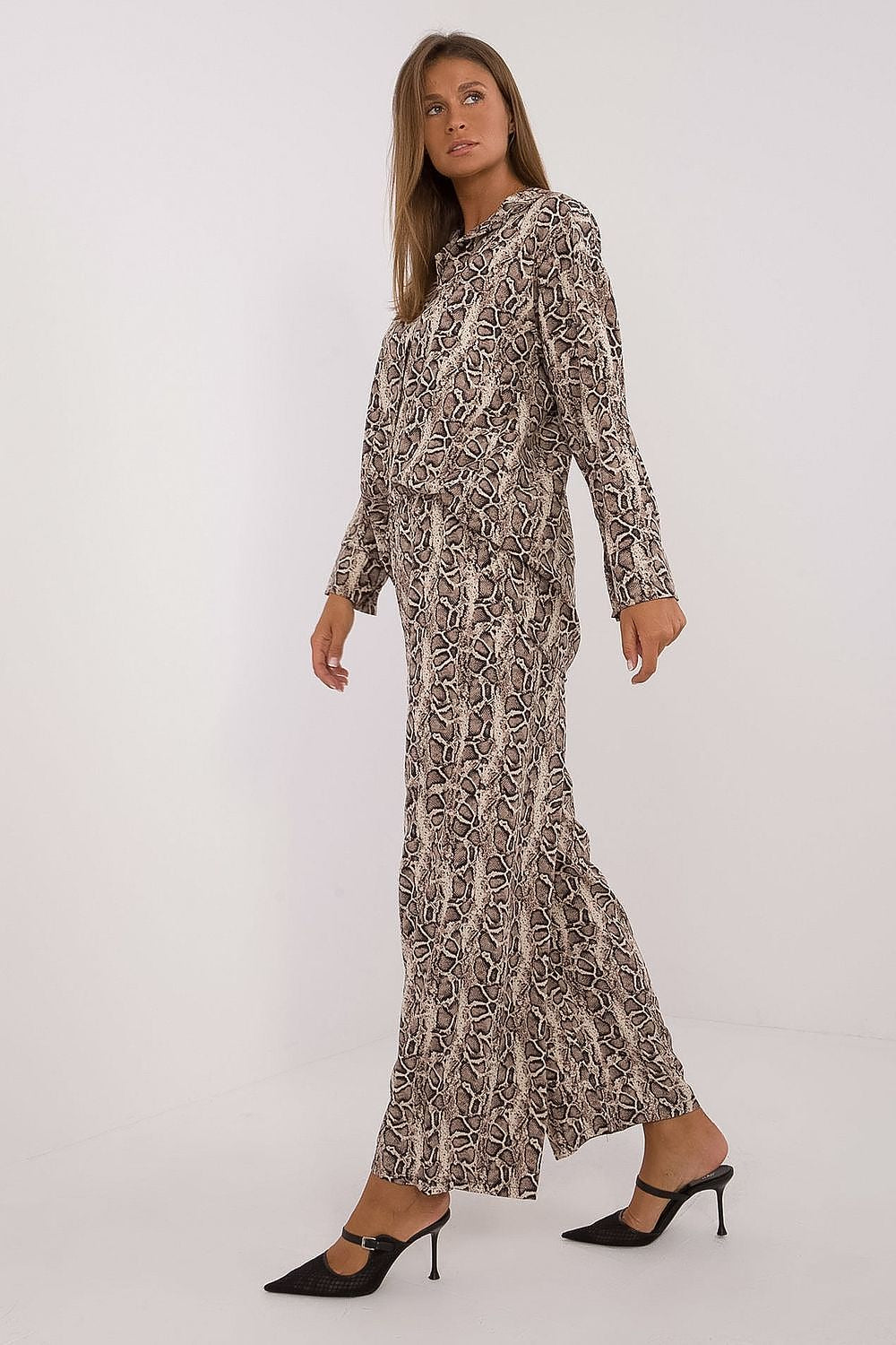 Oppdag vårt utvalg av stilfulle Beige 2 Sett Italia Moda til dame i ulike størrelser og kvalitetsmaterialer - perfekte til jobb, fritid og alle dager. Rask levering og gode priser hos MS Stylehaven. se mer!