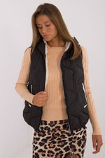 Oppdag vårt utvalg av stilfulle Svart Vest MBM til dame i ulike størrelser og kvalitetsmaterialer – perfekte til jobb, fritid og alle dager. Rask levering og gode priser hos MS Stylehaven. se mer!